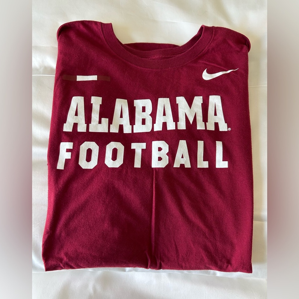 Nike Alabama football short sleeve T-shirt. Size large. Great condition!